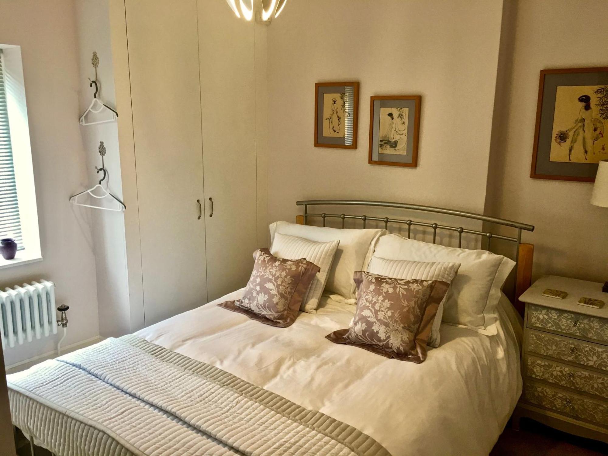 Luxury 2 Bed Apartment With Free Parking ลุดโลว์ ภายนอก รูปภาพ
